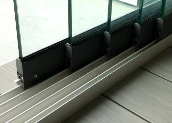Glazen schuifwand - onder-rail